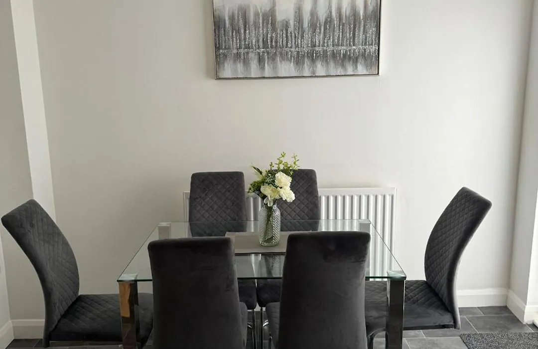 Home Sleeps5-Netflix-Parkg-Near City Center Etihad-1