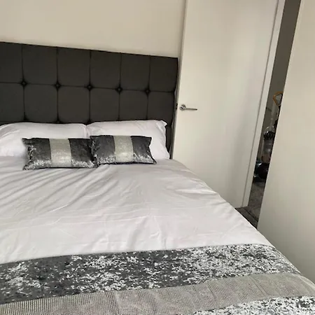 Home Sleeps5-Netflix-Parkg-Near City Center Etihad-2