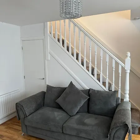 Home Sleeps5-Netflix-Parkg-Near City Center Etihad-3